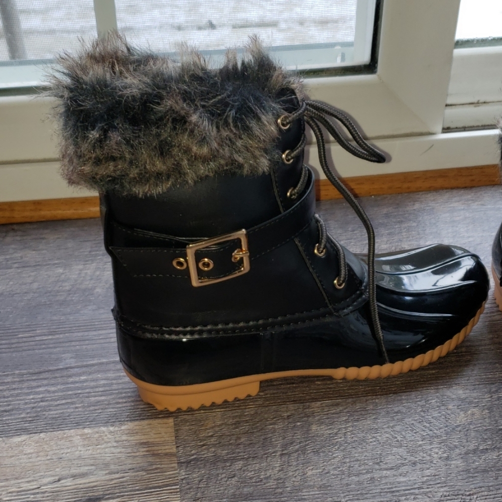 Black duck boots